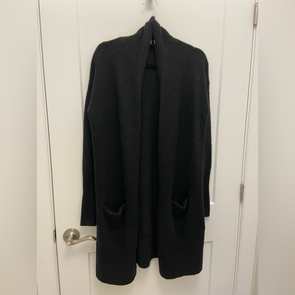 GAP Long Cardigan Sweater in Black (X-Small)